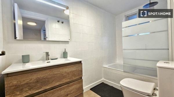 Habitación en piso compartido en 500 Viviendas, Almería