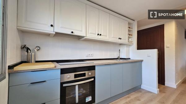 Habitación en piso compartido en 500 Viviendas, Almería