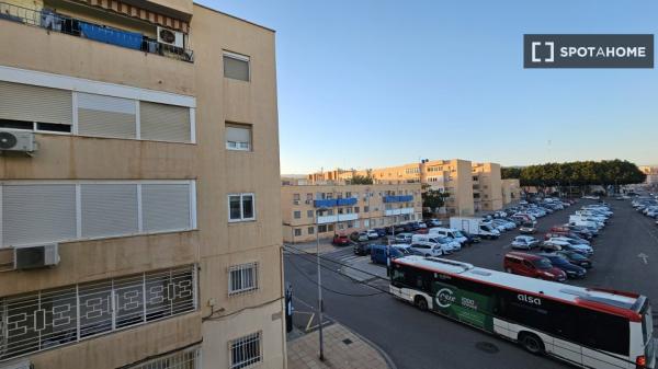 Room in shared apartment in 500 Viviendas, Almeria