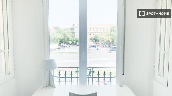 Habitación en piso compartido en alquiler en Embajadores, Madrid