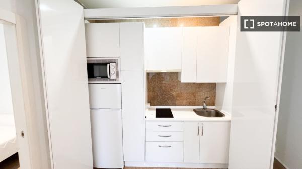 Habitación en piso compartido en alquiler en Embajadores, Madrid