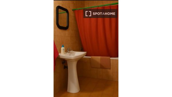 Habitación en piso compartido en barcelona.