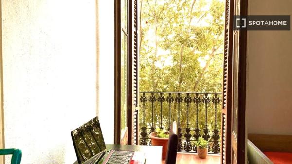 Habitación en piso compartido en barcelona.
