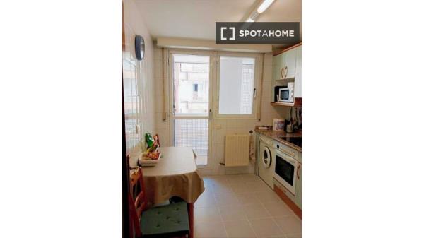 Room in shared apartment in Pamplona