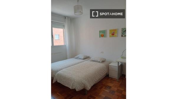 Room in shared apartment in Pamplona