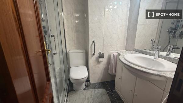 Zimmer in einer 3-Zimmer-WG in Matiko zu vermieten