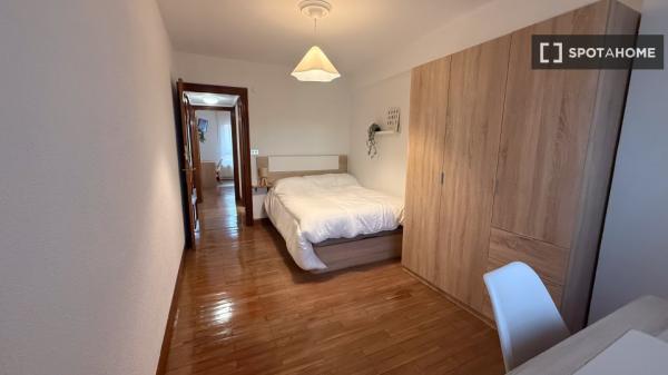 Zimmer in einer 3-Zimmer-WG in Matiko zu vermieten