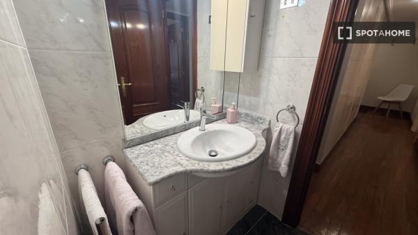 Zimmer in einer 3-Zimmer-WG in Matiko zu vermieten