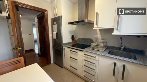 Zimmer in einer 3-Zimmer-WG in Matiko zu vermieten