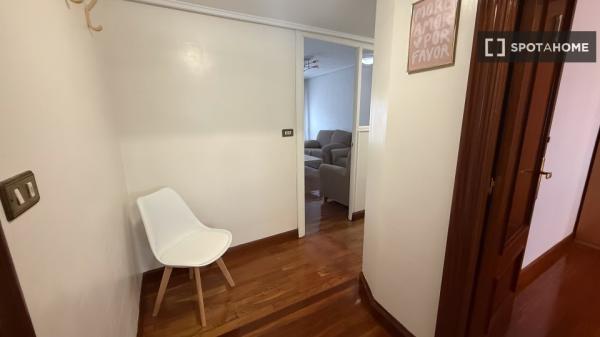 Zimmer in einer 3-Zimmer-WG in Matiko zu vermieten