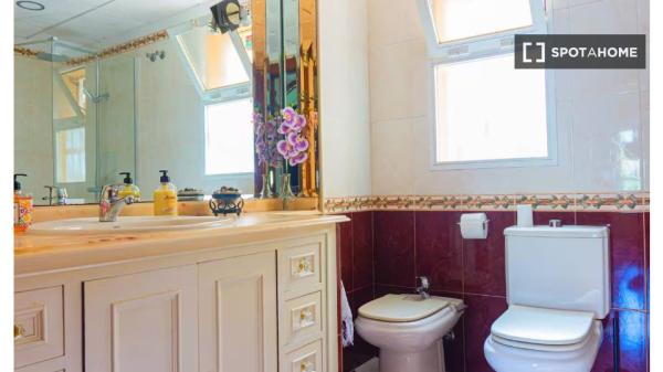 Dwupokojowe mieszkanie do wynajęcia w Guadalmar, Malaga