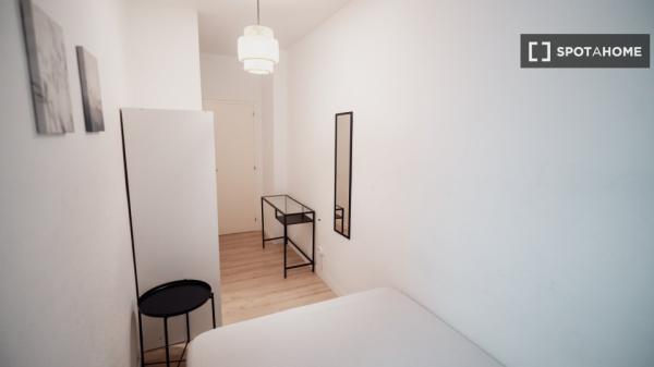 Zimmer in einer Wohngemeinschaft in El Raval, Barcelona