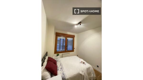 Habitación en piso compartido de 6 habitaciones, Castillejos, Madrid