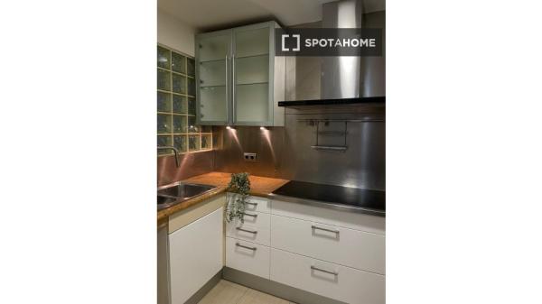 Habitación en piso compartido de 6 habitaciones, Castillejos, Madrid