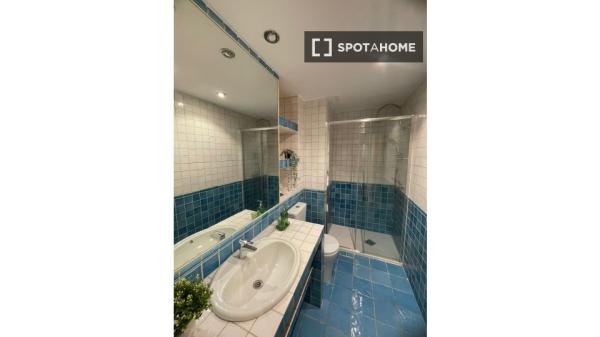 Habitación en piso compartido de 6 habitaciones, Castillejos, Madrid