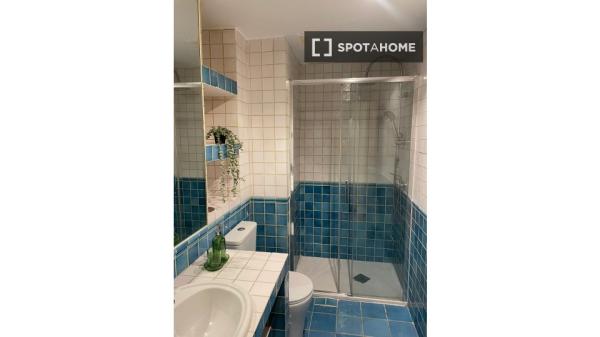 Habitación en piso compartido de 6 habitaciones, Castillejos, Madrid