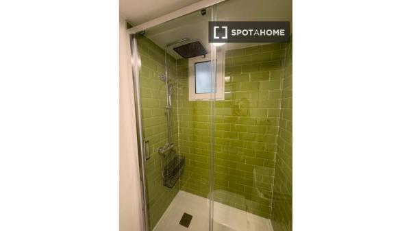 Habitación en piso compartido de 5 habitaciones, La Malva-Rosa