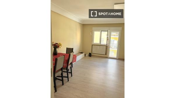 Zimmer in Wohngemeinschaft in Colina, Madrid, zu vermieten.