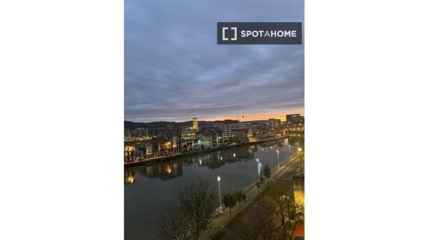 Piso de 3 habitaciones en alquiler en La Ribera, Bilbao