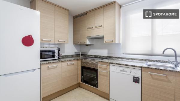 Apartamento de 3 dormitorios en alquiler en Patraix, Valencia