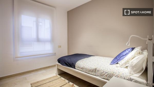 Apartamento de 3 dormitorios en alquiler en Patraix, Valencia