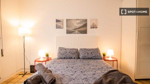 Zimmer in einer 4-Zimmer-WG in El Poble Sec zu vermieten