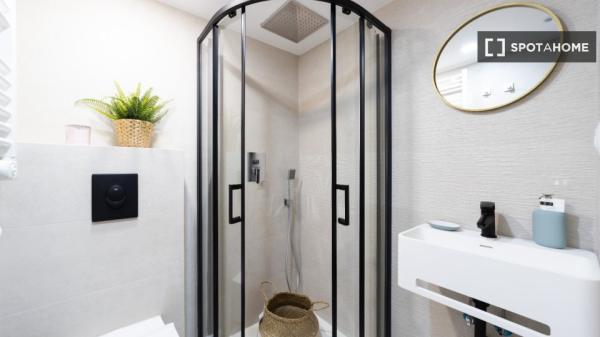 Habitación en piso compartido en madrid.