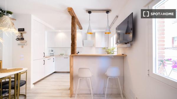 Habitación en piso compartido en madrid.