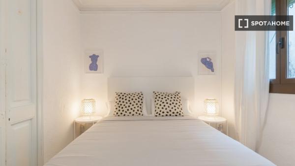 Zimmer in einer Wohngemeinschaft im Stadtteil Sarrià-Sant Gervasi