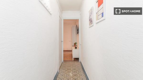 Zimmer in einer Wohngemeinschaft im Stadtteil Sarrià-Sant Gervasi