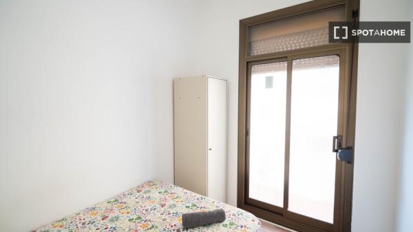 Pokój w mieszkaniu dzielonym z innymi osobami do wynajęcia w Barceloneta.