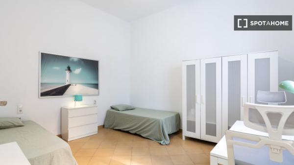 Habitación en piso compartido de 7 habitaciones en Sant Francesc.