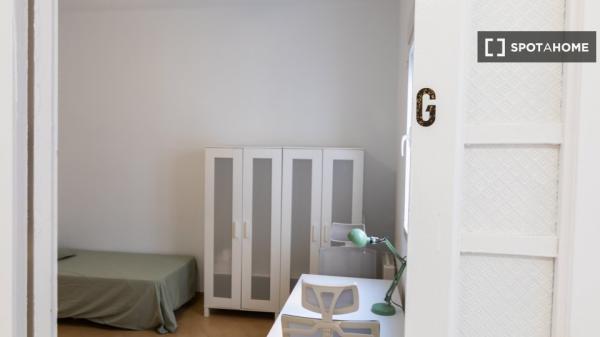 Habitación en piso compartido de 7 habitaciones en Sant Francesc.