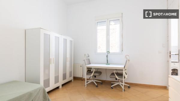 Habitación en piso compartido de 7 habitaciones en Sant Francesc.