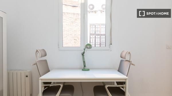 Habitación en piso compartido de 7 habitaciones en Sant Francesc.