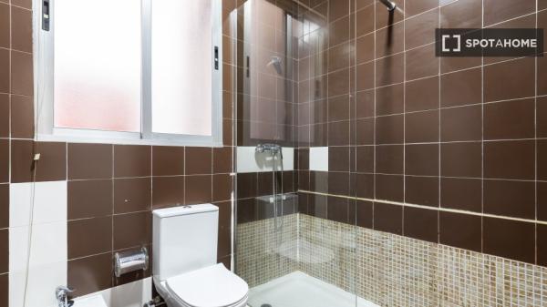 Habitación en piso compartido de 7 habitaciones en Sant Francesc.