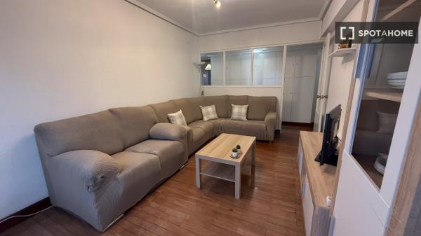 Habitación en piso compartido de 3 habitaciones en alquiler en Matiko