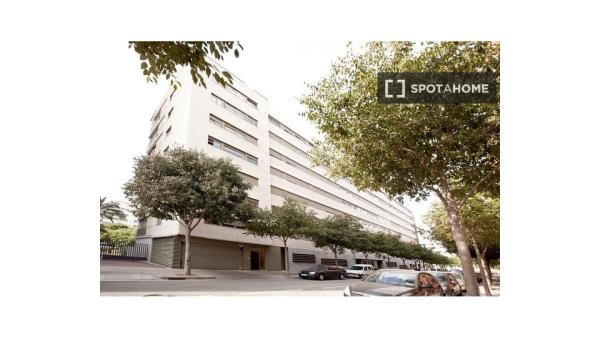 Room in shared apartment in Barcelona