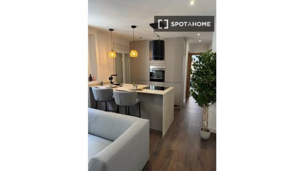 Piso en alquiler de 2 habitaciones en Cabanyal-Canyamelar, Valencia.