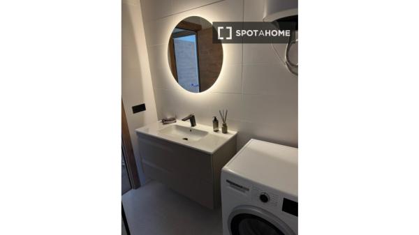 Piso en alquiler de 2 habitaciones en Cabanyal-Canyamelar, Valencia.