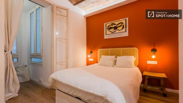 Chambre dans un appartement partagé de 3 chambres à El Fort Pienc, Barcelone.