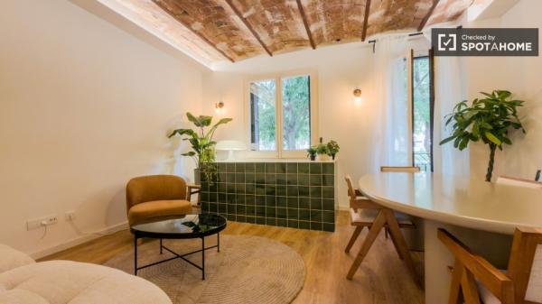 Chambre dans un appartement partagé de 3 chambres à El Fort Pienc, Barcelone.