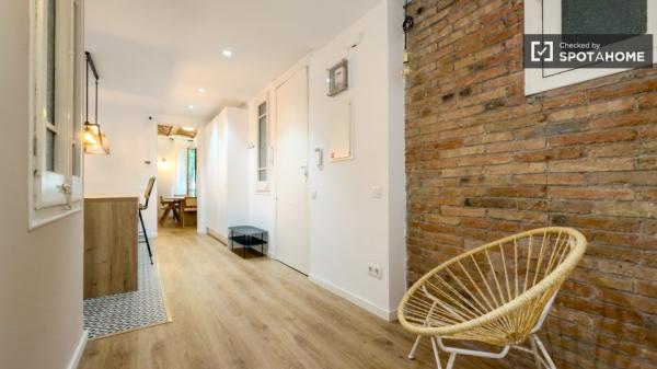 Chambre dans un appartement partagé de 3 chambres à El Fort Pienc, Barcelone.