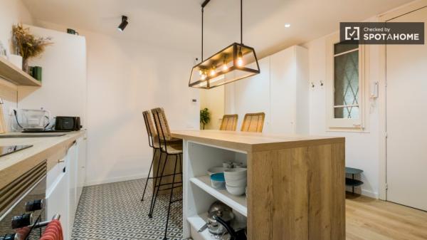 Chambre dans un appartement partagé de 3 chambres à El Fort Pienc, Barcelone.