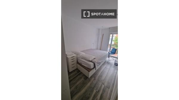 Room in shared flat for rent in Ventas, Madrid