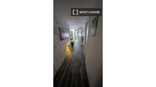 Room in shared flat for rent in Ventas, Madrid