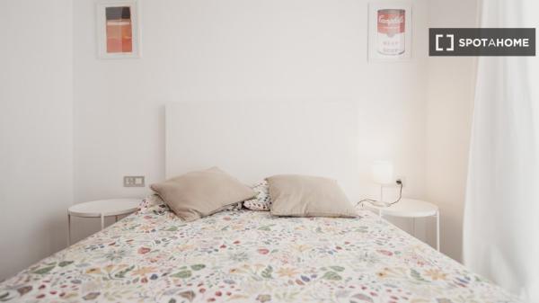 Pokój w mieszkaniu współdzielonym do wynajęcia w El Raval, Barcelona