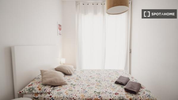 Pokój w mieszkaniu współdzielonym do wynajęcia w El Raval, Barcelona