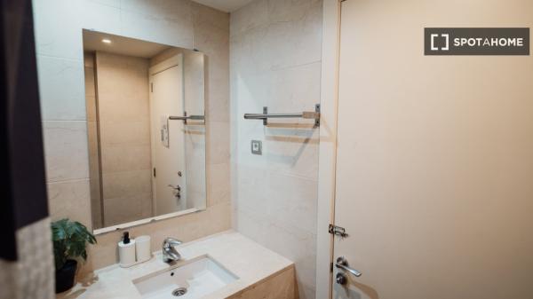 Pokój w mieszkaniu współdzielonym do wynajęcia w El Raval, Barcelona