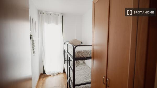 Pokój w mieszkaniu współdzielonym do wynajęcia w El Raval, Barcelona